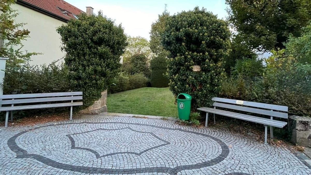 Eingang zum Ehem. Friedhof