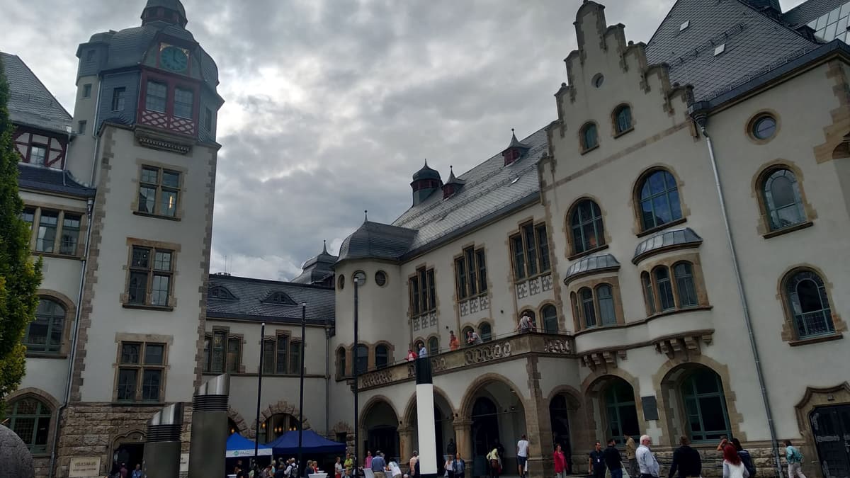 Volkshaus Jena mit Saalgebäude, Verbindungsbau und Treppenturm der Lesehalle
