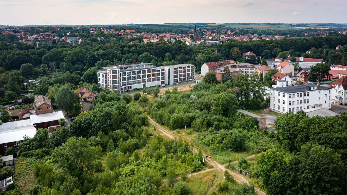 Drohnenaufnahme des Eiermannbaus