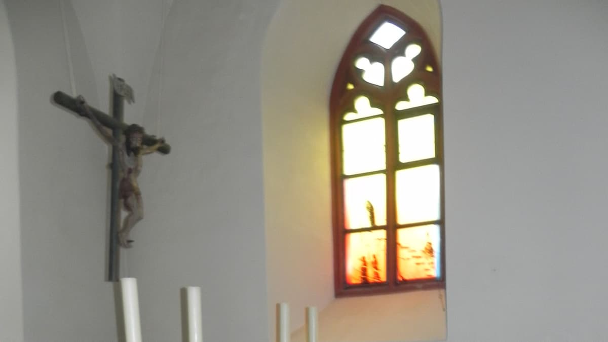 Laurentiuskirche Seeheim , Kreuz und Fenster