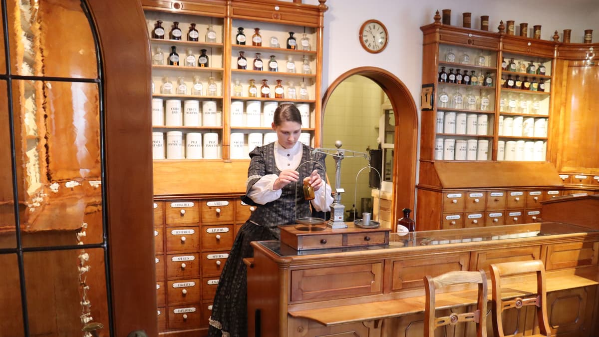 Blick in die Biedermeierapotheke