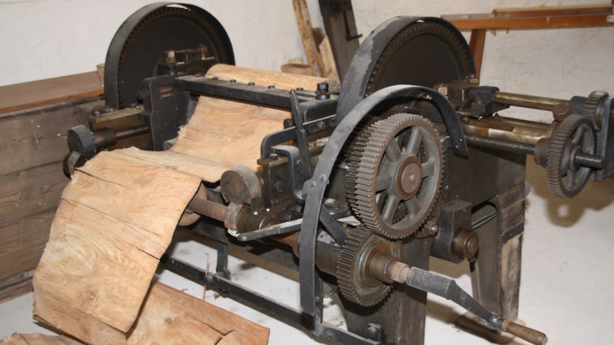 Furnierschälmaschine