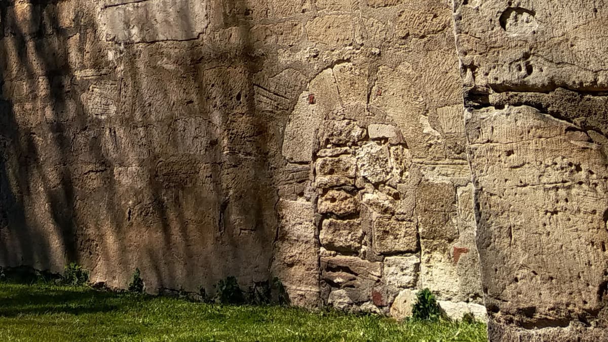 Auferstehungskirche Drackendorf, Südfassade