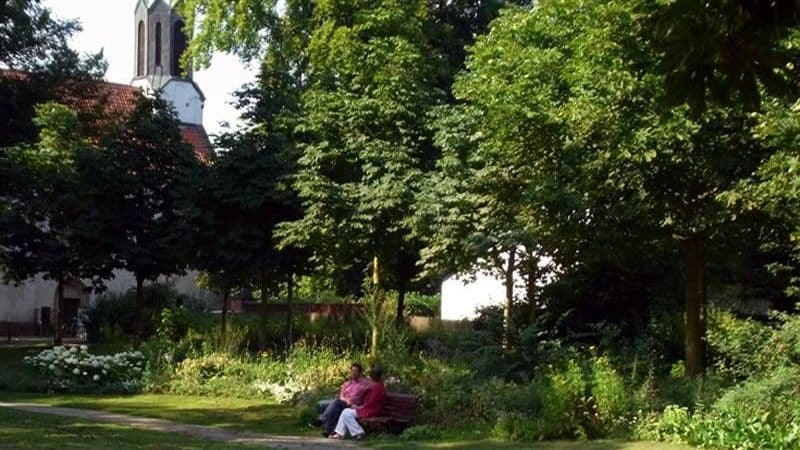 Hinüberscher Garten – im Amtmanngarten Blick auf Kloster