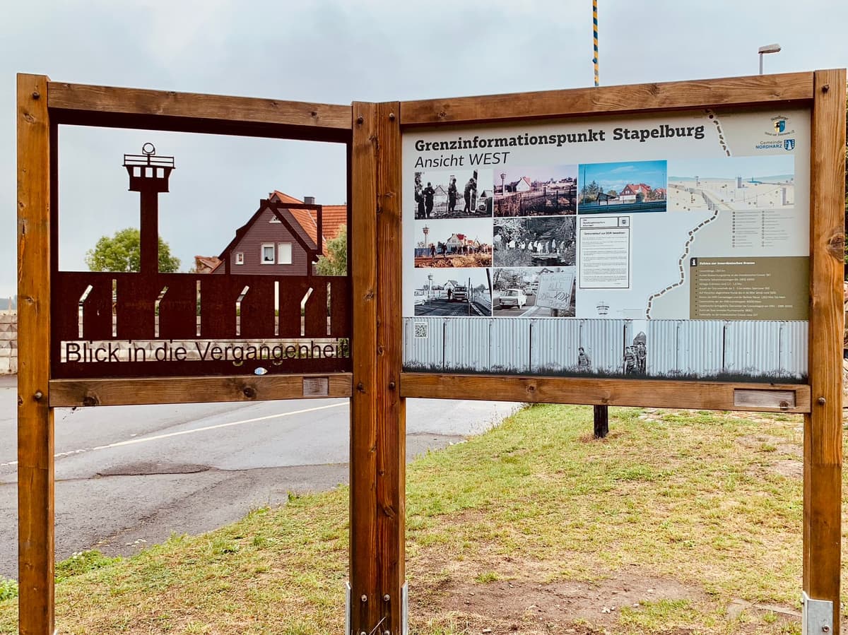 Schautafel am Grenzdenkmal