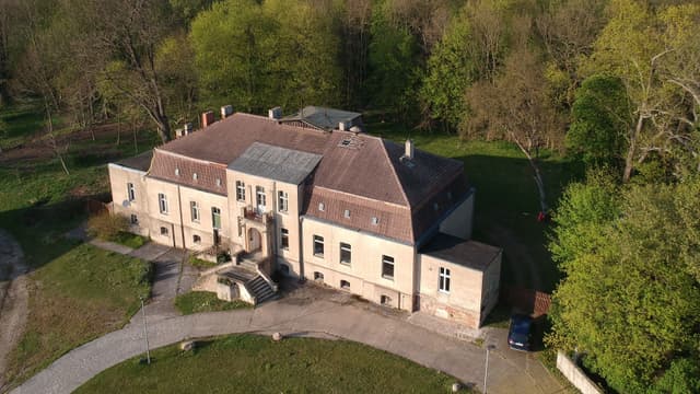 Gutshaus Grünow und Kirche