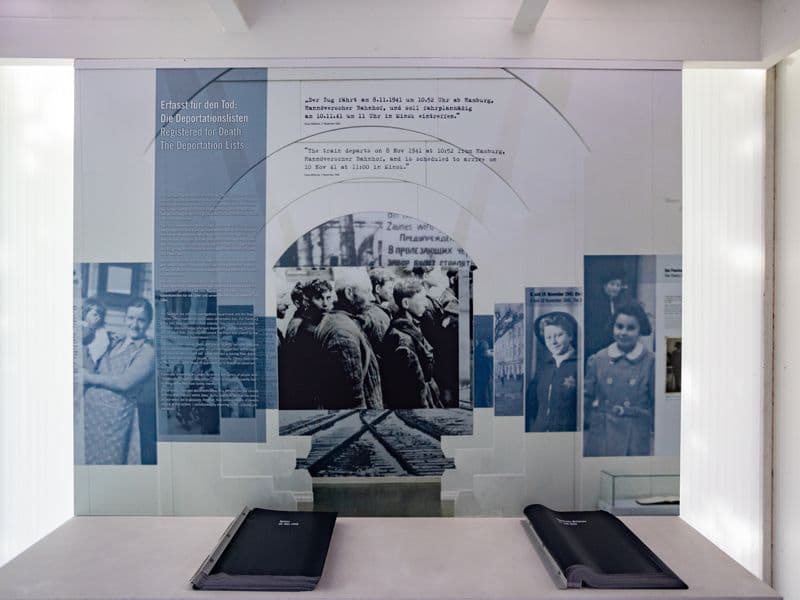 Blick in die Ausstellung im Infopavillon am denk.mal Hannoverscher Bahnhof
