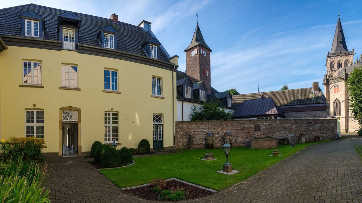 Hausfront Kanonikerhaus