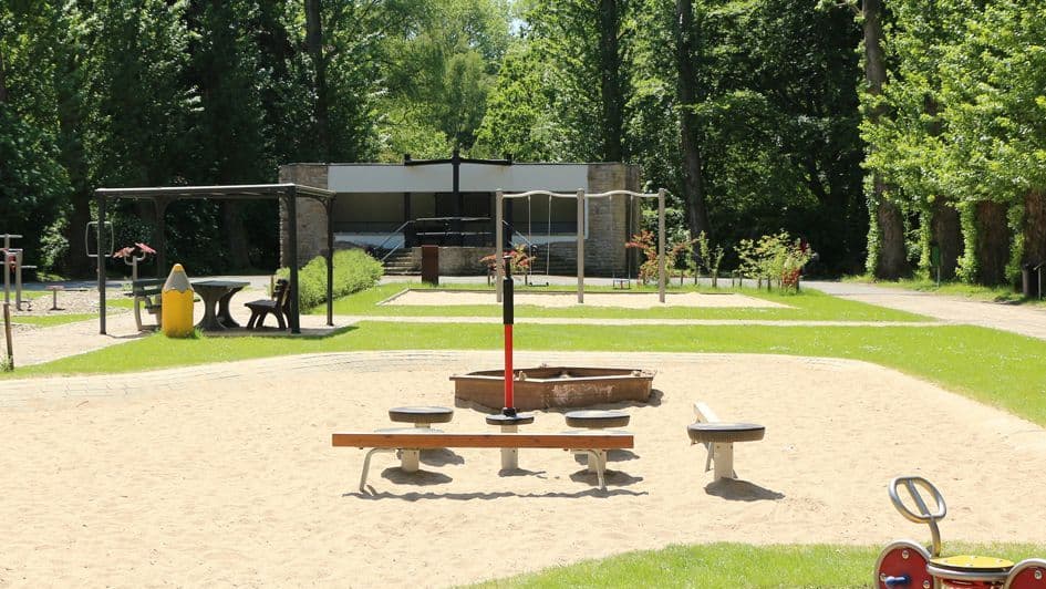 Begegnungsort ist als Mehrgenerationenspielplatz auf dem Hauptfriedhof
