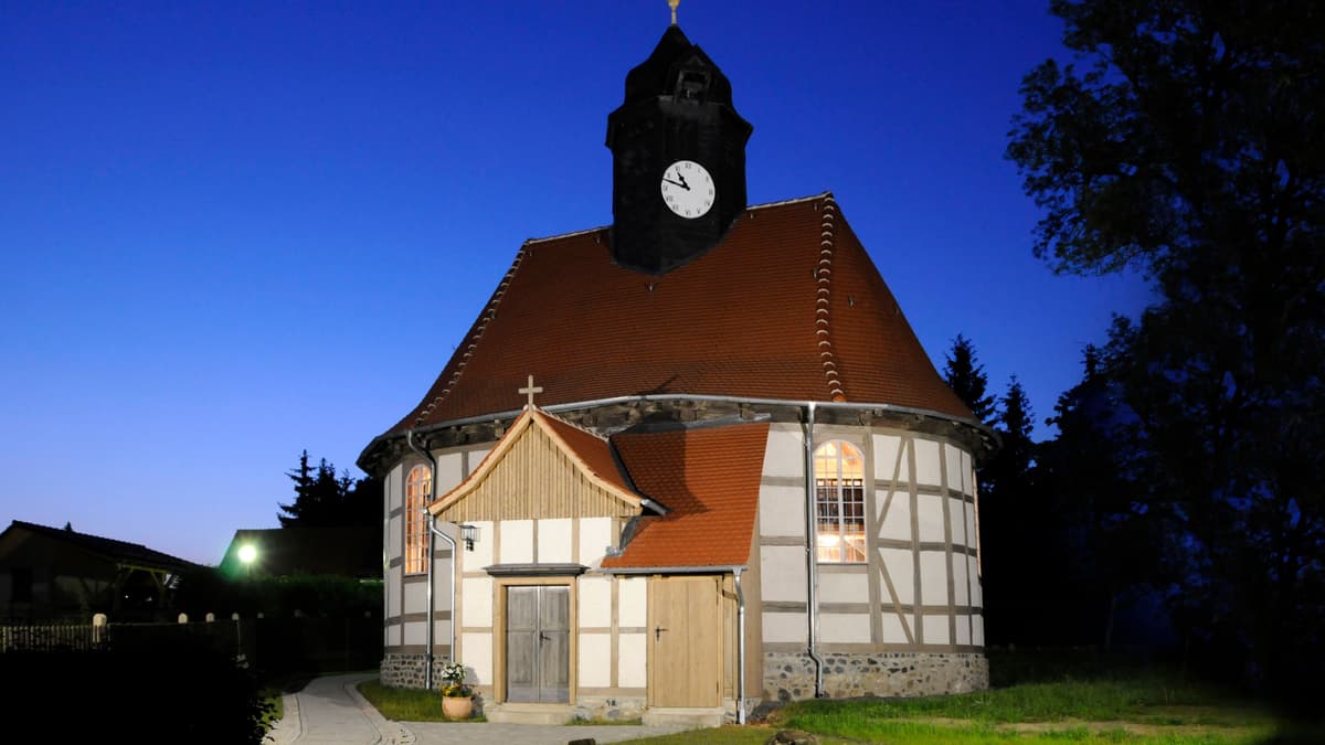Kirche bei Nacht