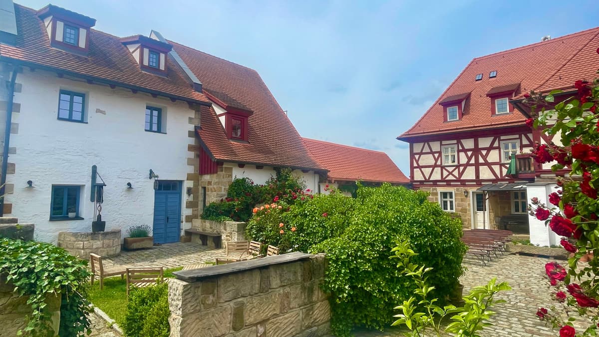 Innenhof mit Brauhaus, Scheune und Haus