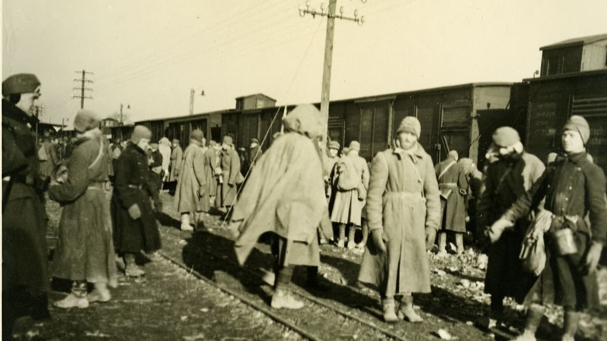 Sowjetische Kriegsgefangene am Bahnhof Jacobsthal (1941)