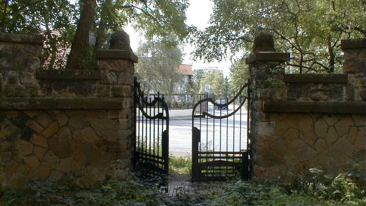 Hochbehälter Mombach, Eingangstor vor Sanierung