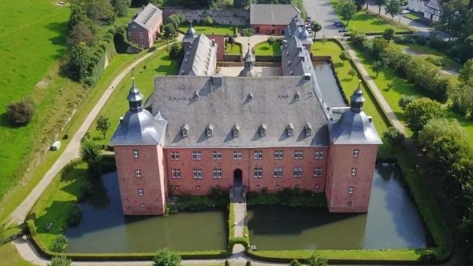 Adolphsburg vom Westen