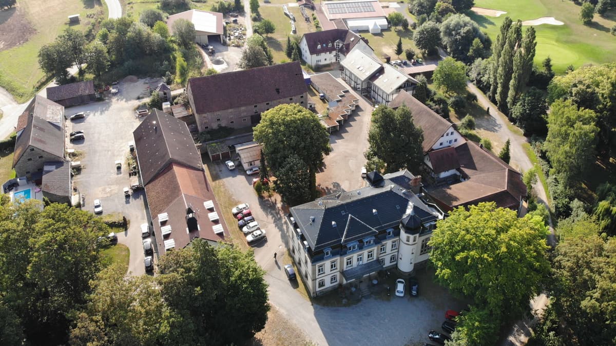 Buchenauerhof mit Blick auf das Schloss