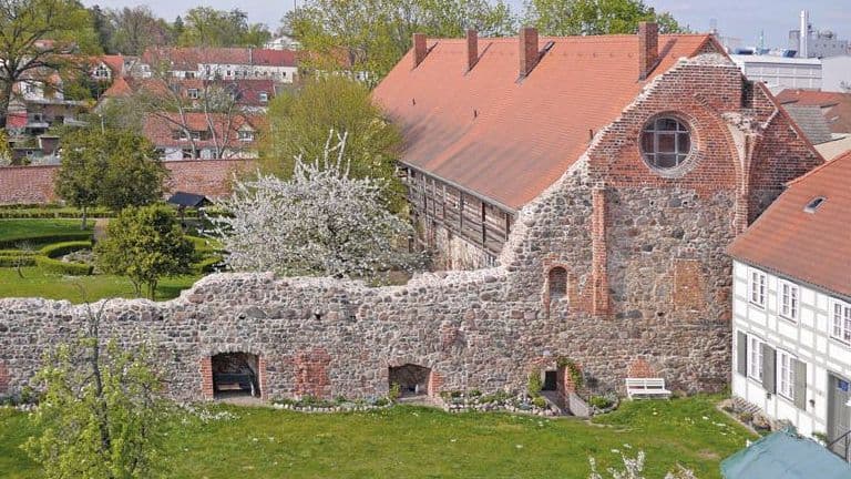 Luftbild ehem. Kirchenwand mit Klausurflügel