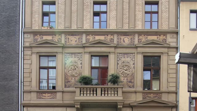 Ein Solitär im Stil der Neurenaissance