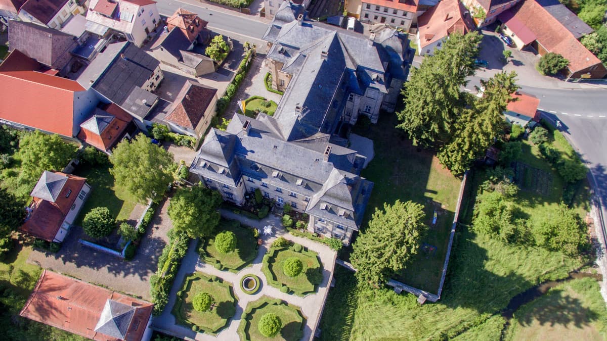Luftbildfaufnahme Schloss Burgwindheim