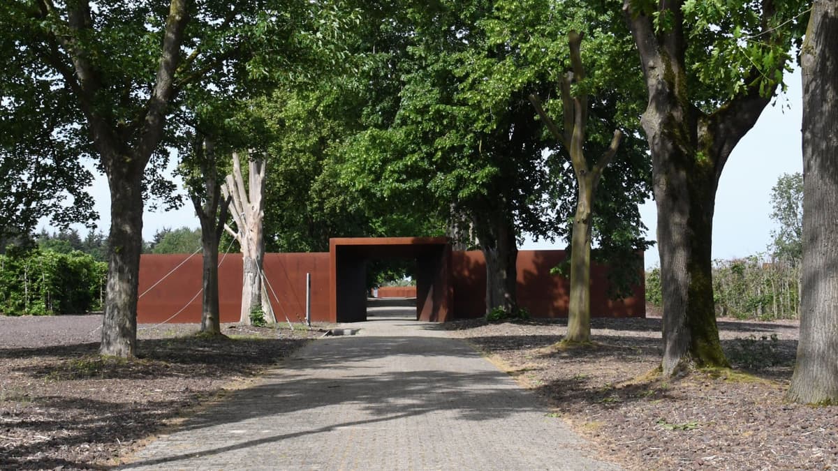 Lagergelände, Innentor