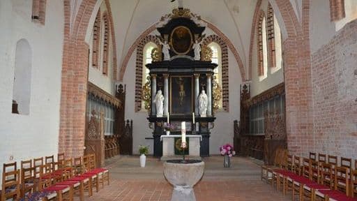 Chorraum mit Altar