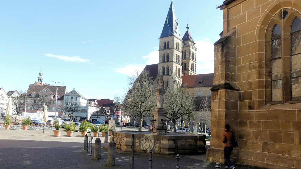Marktplatz mit Löwenbrunnen von Westen her