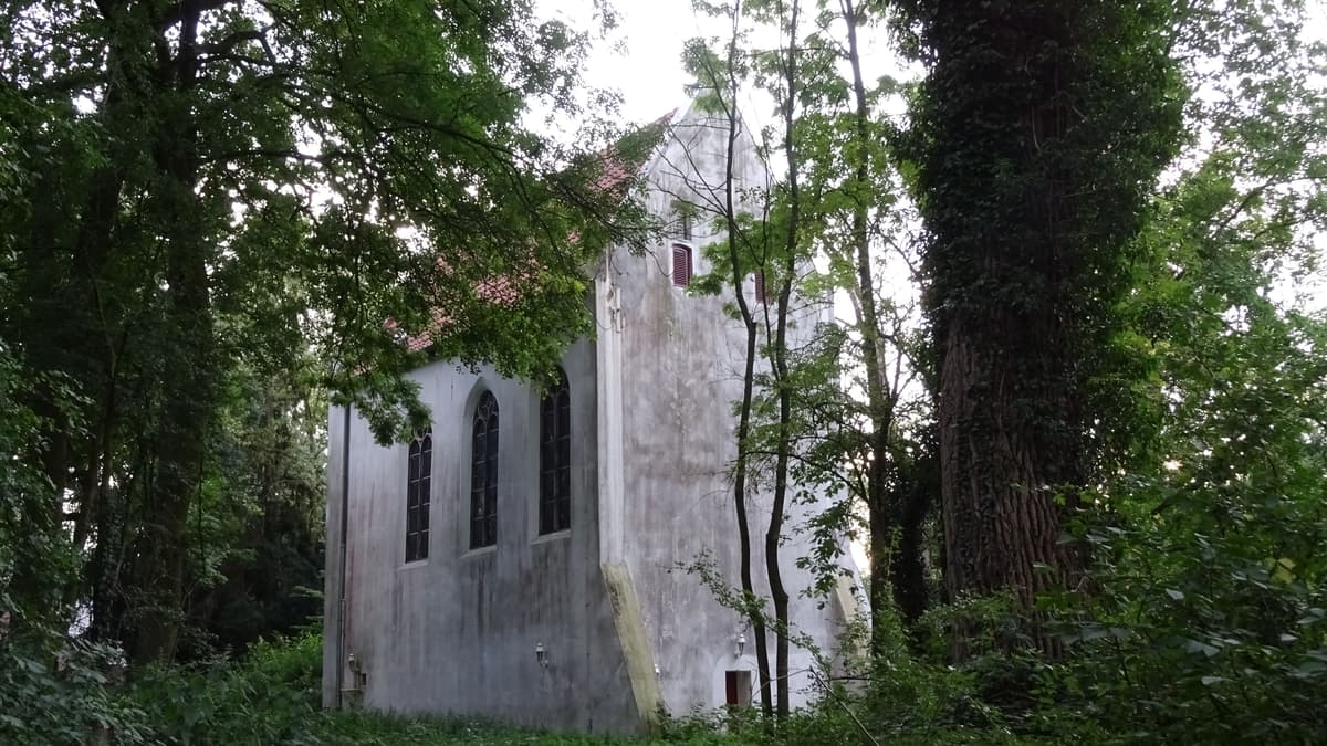 Rückansicht ehemalige Kirche Mörmter
