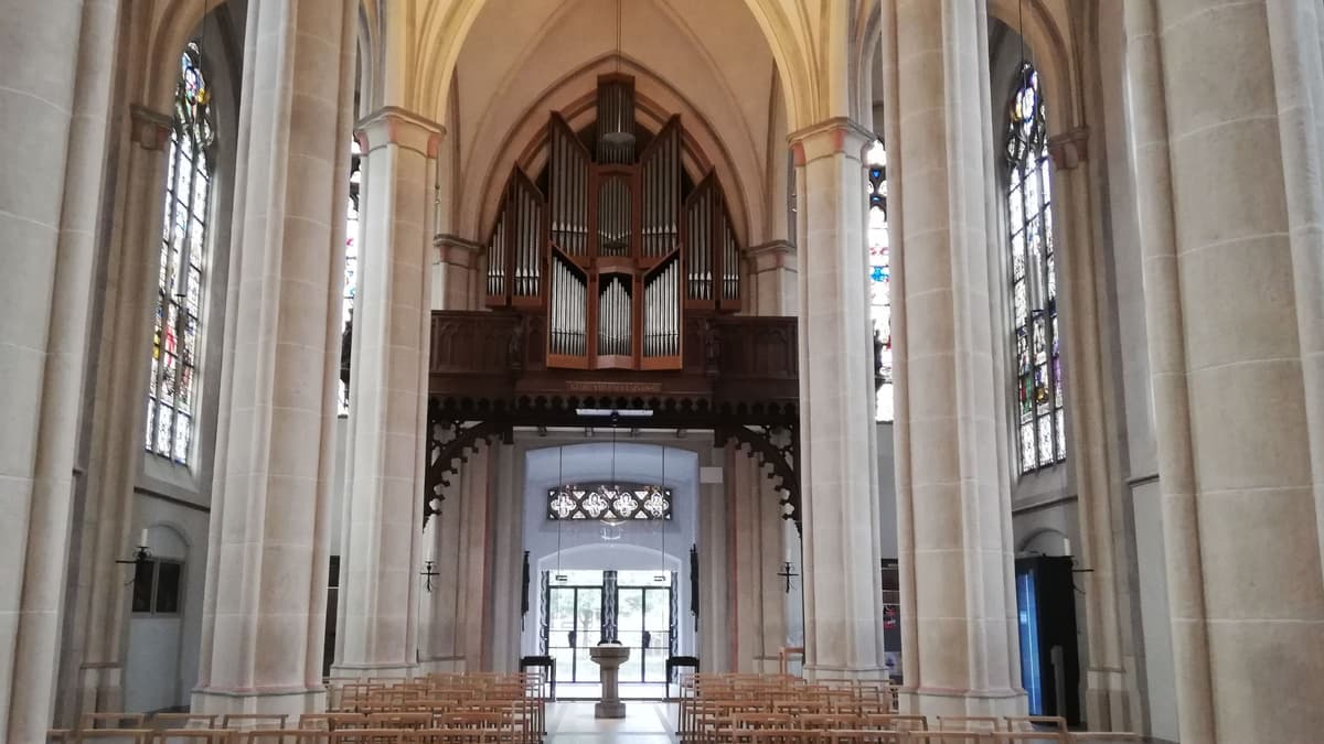 Forumskirche St. Peter, Eingang