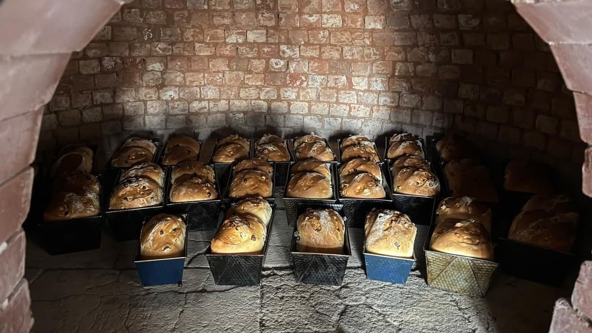 Unser Brot im Steinbackofen