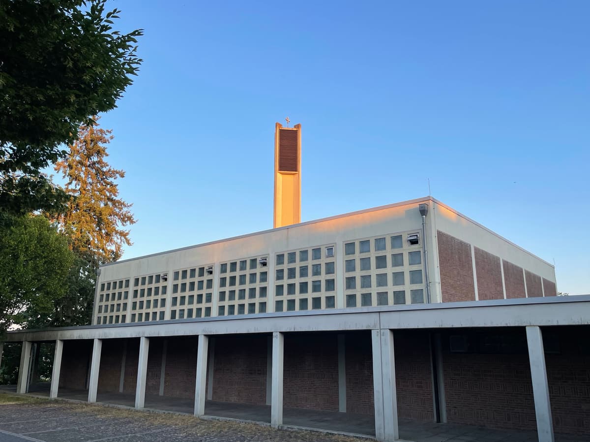 Ev. Thomaskirche: Arkaden ("Kreuzgang")