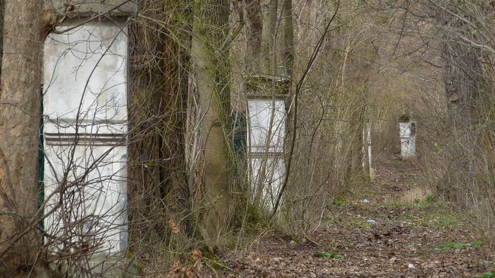 Blick auf Kreuzwegstationen