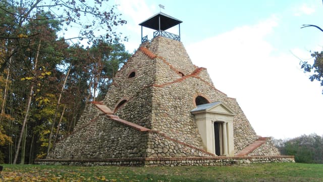 Pyramide Garzau