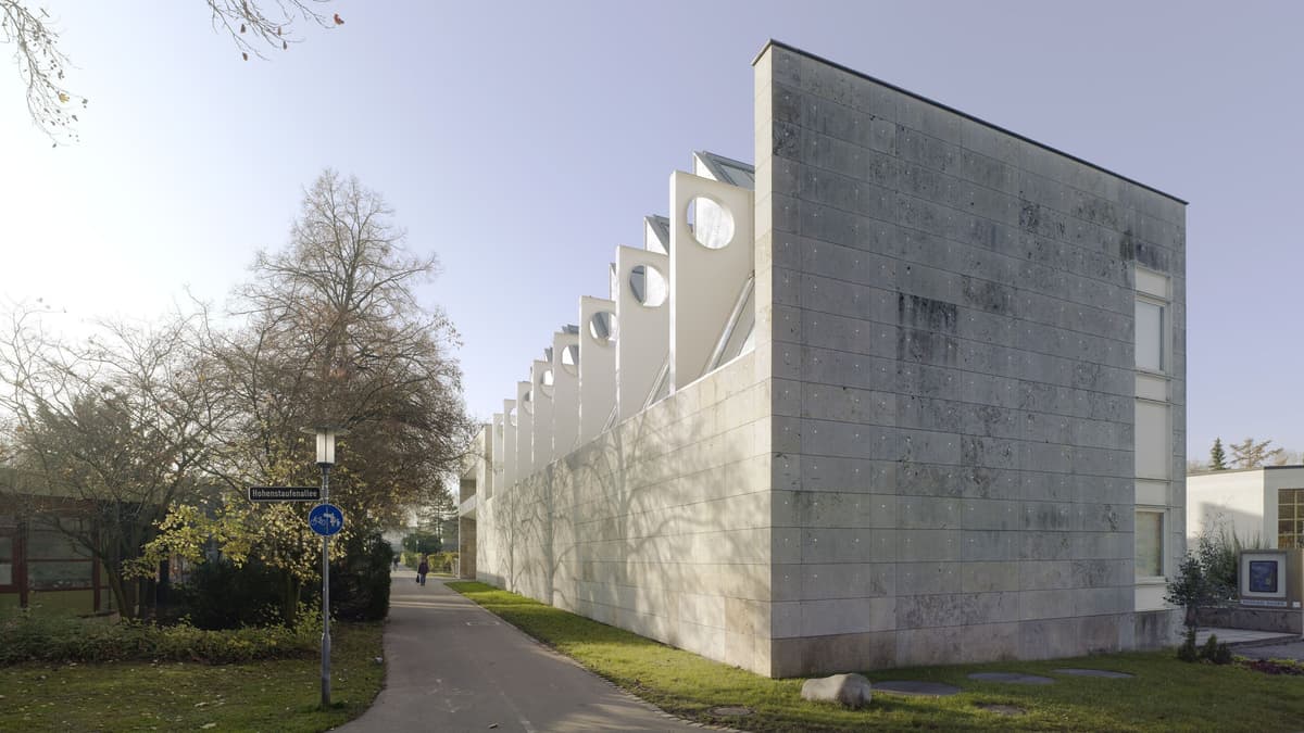 Kleihues-Bau in Kornwestheim, Nord- und Ostfassade