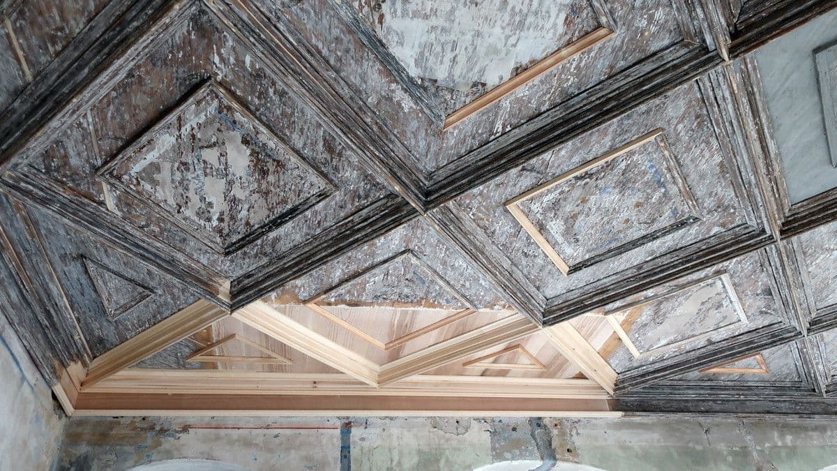 Holzkassettendecke mit Ergänzungen, Zustand 2020