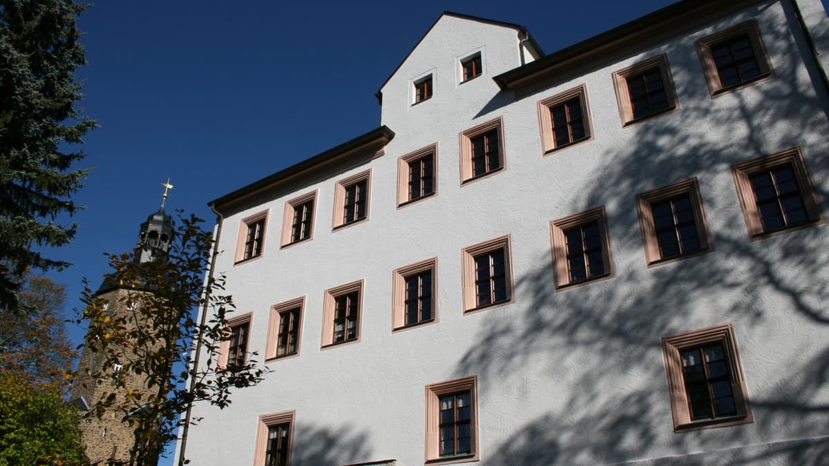 Hauptfassade des Lotterhofes mit Wachtturm, 2017