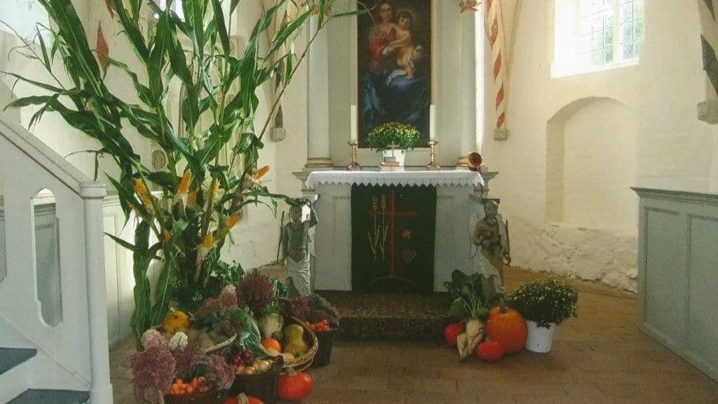 Altar Dorfkirche zu Hohnhorst zum Erntedank
