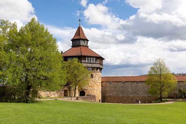 Dicker Turm