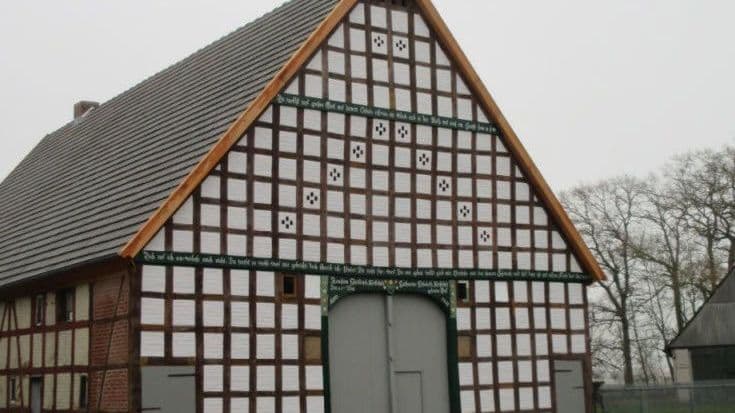 Hallenhaus-Front