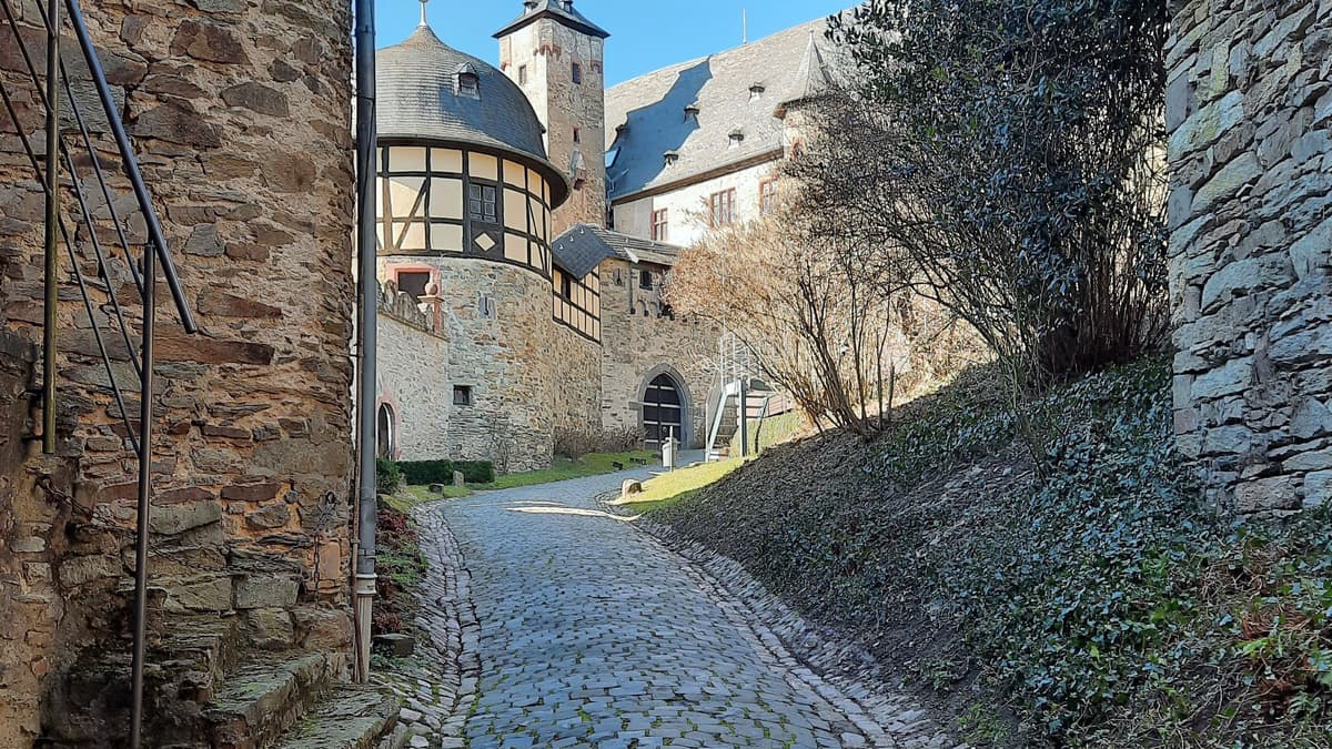 Burgweg zur Mittelburg