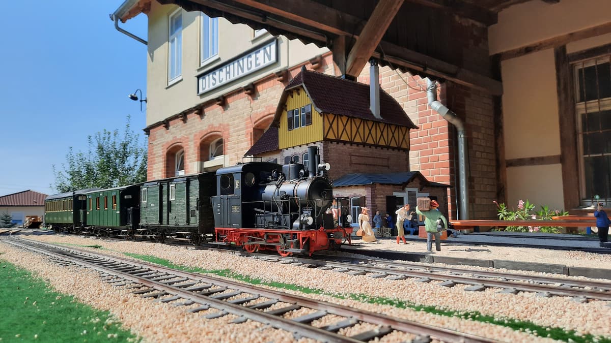 Groß und Klein treffen sich am Bf. Dischingen