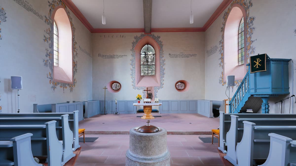 Kirche Dolgesheim Innen nach Osten