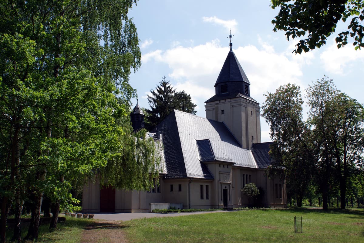 Kapelle Seitenansicht Ostkirchhof Ahrensfelde