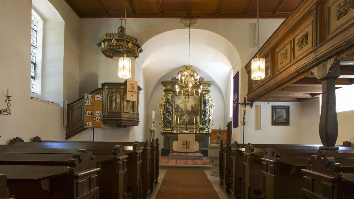 Blick ins Kirchenschiff von St. Nikolaus in Etzenricht