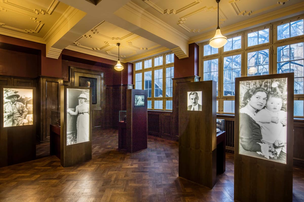 Blick in die Ausstellung "Kamerastadt Dresden"