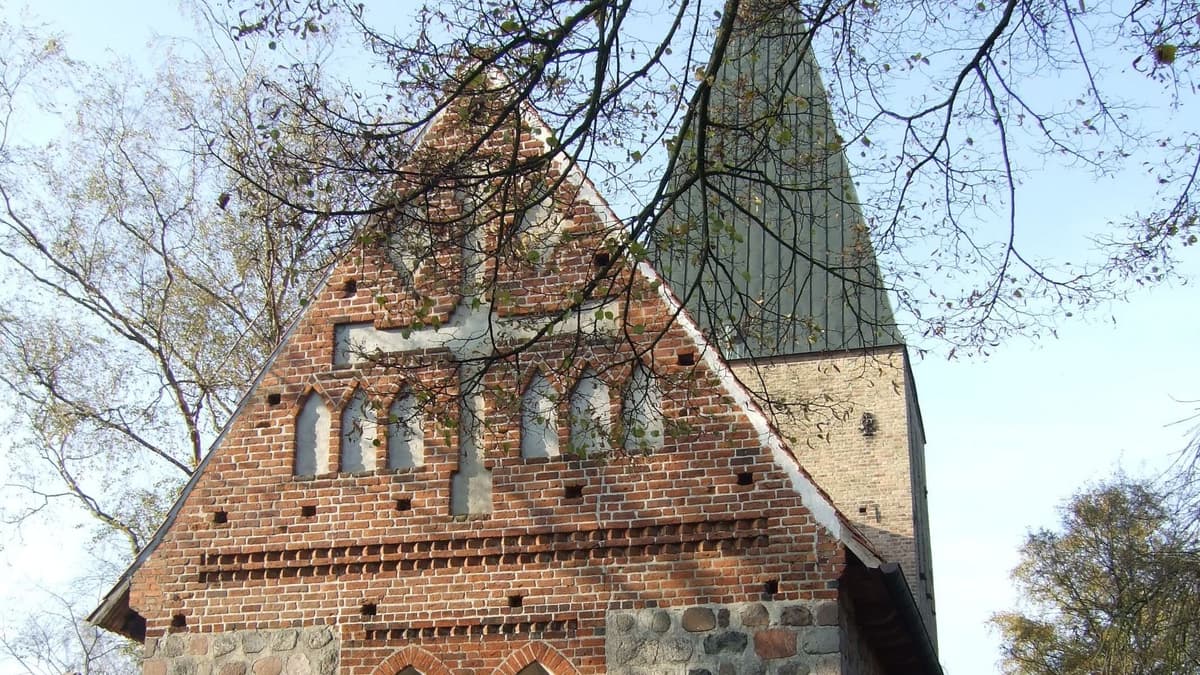 Dorfkirche Lambrechtshagen Giebelseite