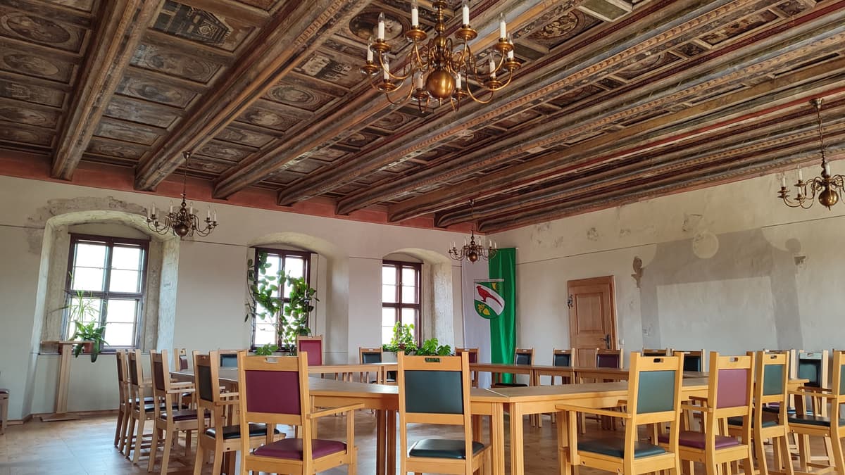 Ratssaal mit Kassettendecke