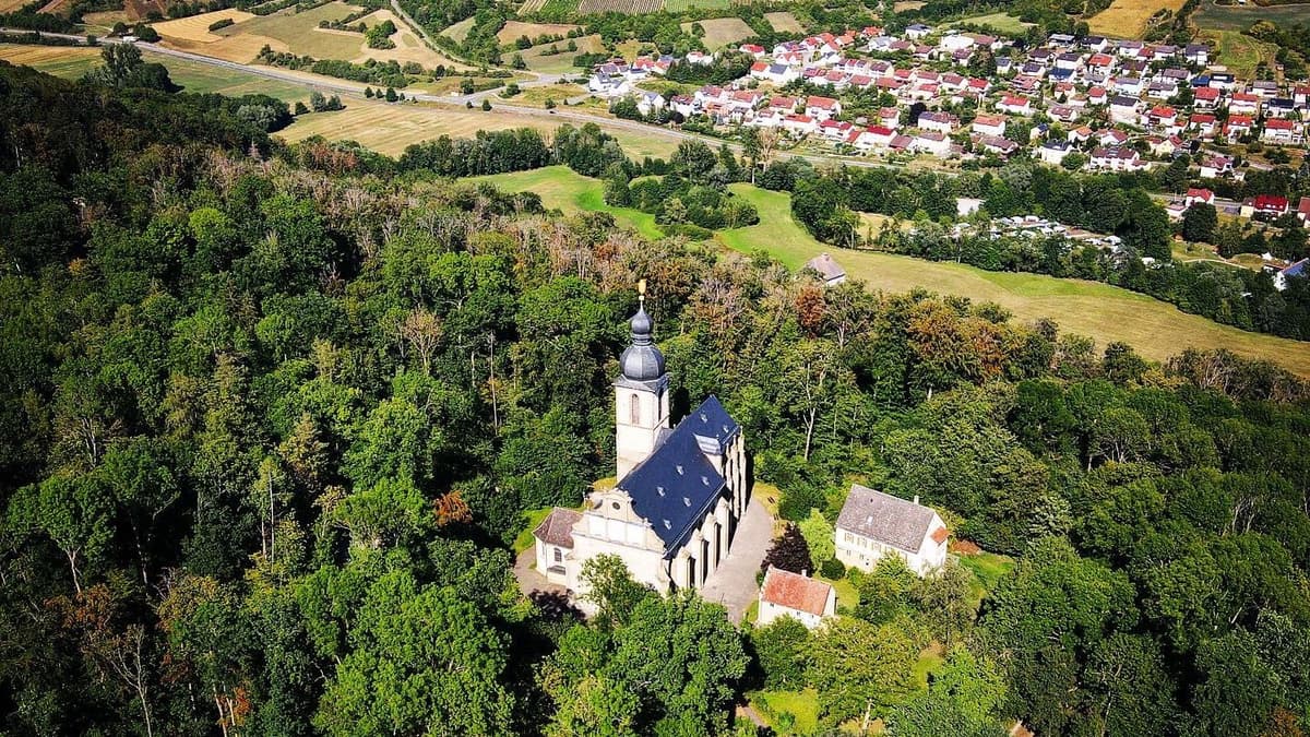 Ensembleansicht Laudenbacher Bergkirche