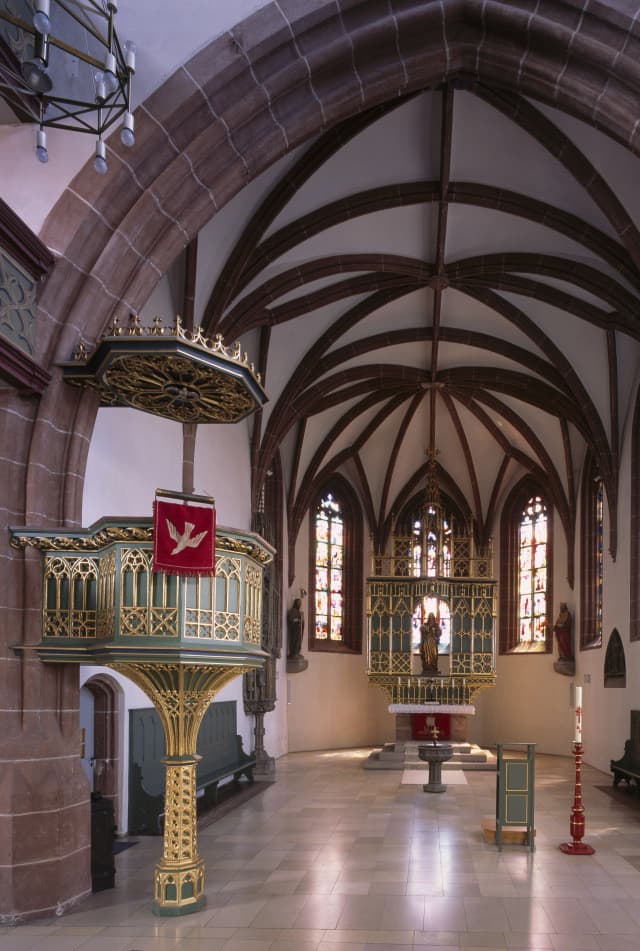St. Michael Fürth Chor mit Altar und Kanzel
