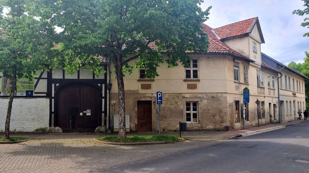 Straßenansicht vor der Sanierung