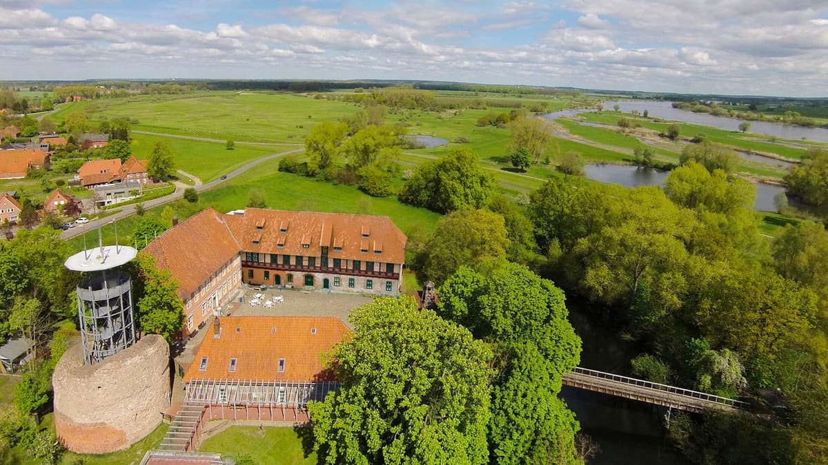 Biosphaerium Elbtalaue – Schloss Bleckede von oben