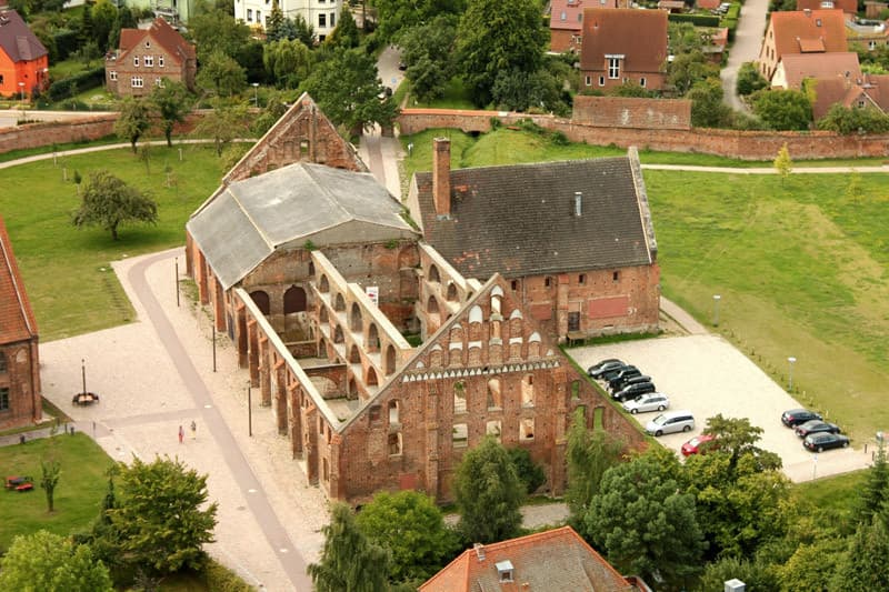 Wirtschaftsgebäude mit Backhausmühle
